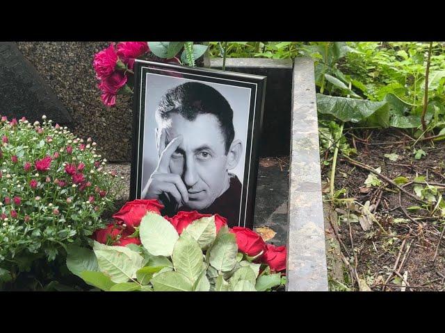Портрет на могиле Владимира Басова _ 100 лет великому актёру / Кунцевское кладбище 28.07.2023