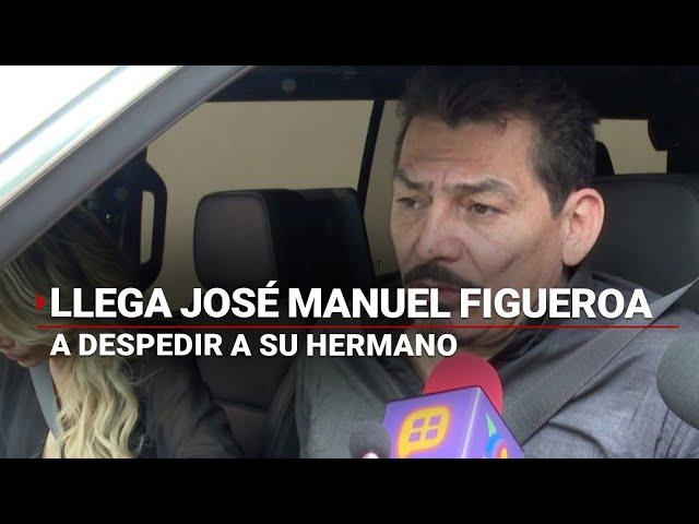 José Manuel Figueroa llega a casa de Maribel Guardia para despedir a su hermano, Julián Figueroa