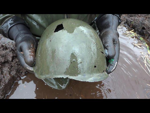 Oil flowed when we got it! Things from silt, metal detecting in swamp