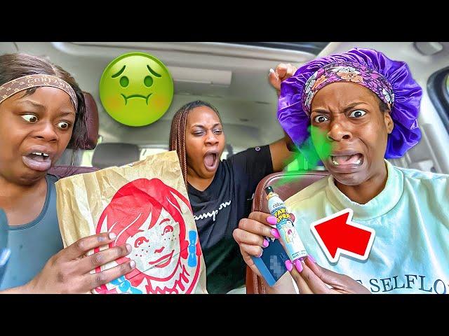 SPRAYING FART SPRAY ON MY SISTERS FOOD PRANK (EXTREMELY HILARIOUS)