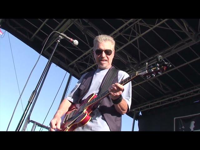 Johnny Rivers - Tribute to Mickey Jones - musicUcansee.com