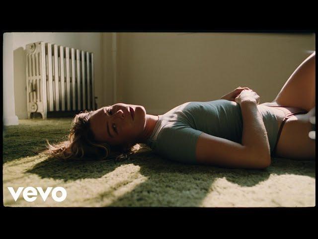 Maggie Rogers - In The Living Room (Official Video)