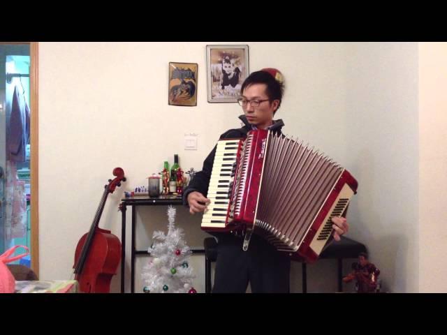 Here comes Santa Claus on accordion