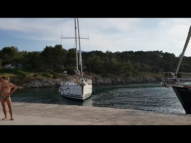 Boat Fail: Yacht crashes while berthing in Osor, Croatia