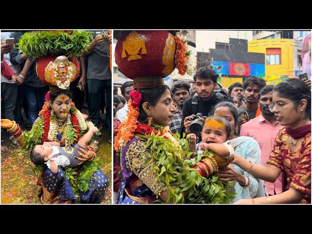 Rakesh Bonam Anna Blessings At Ujjaini Mahakali  Bonalu 2024 | Rakesh Bonam Dance At Secunderabad