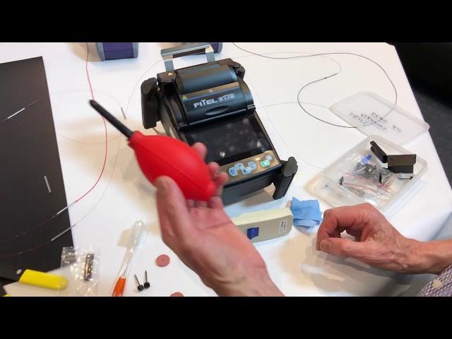 FITEL Fusion Splicing Tip: Using a blower to clean