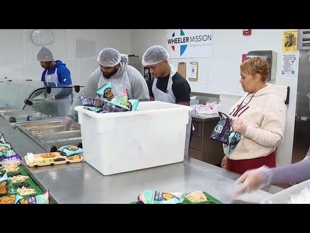 Indy sports teams give back to the community