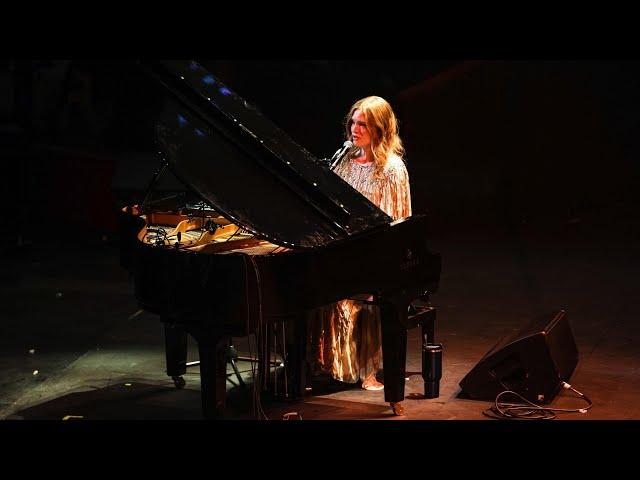 Freya Ridings - Lost Without You (Live at the Royal Albert Hall)