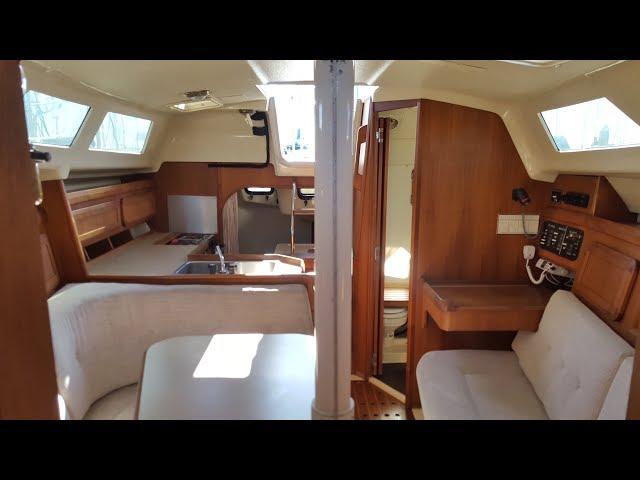 HD Video of the interior 1991 Hunter 30T sailboat