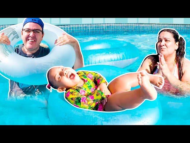 Tipos de CRIANÇAS na Piscina e no Parquinho - Família MC Divertida