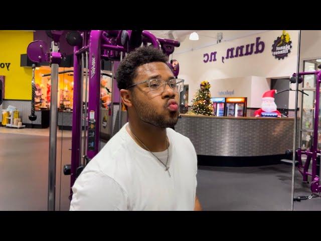 Training Back and Shoulders at Planet Fitness on Christmas Eve