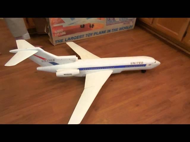 1960s REMCO UNITED 727 Jet Mainliner Motorized Largest Toy Plane in The World