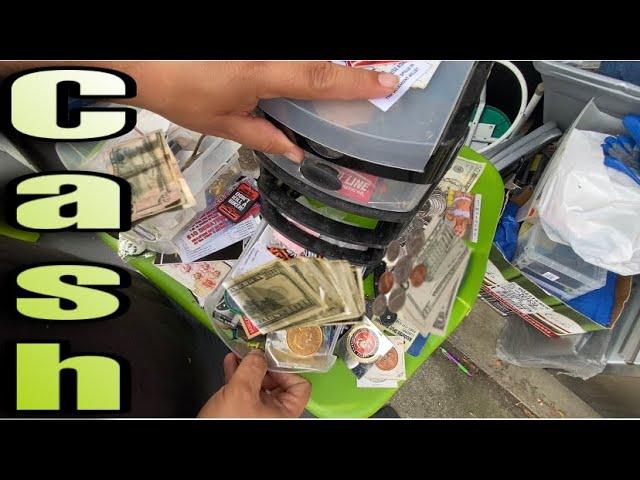 Money Everywhere #storagewars | what I found was amazing | #bigprofits in this one #cash