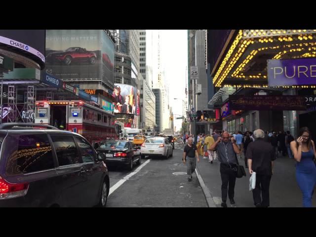 AIR HORN ALERT - MIGHTY FDNY RESCUE 1 RESPONDING WITH "Q" & AIR HORN IN TIMES SQUARE, MANHATTAN.