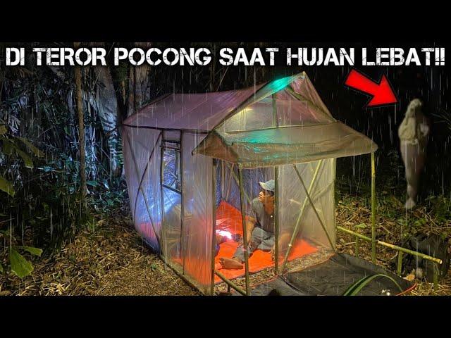 CAMPING HOROR HUJAN LEBAT DI RUMAH PELASTIK SAMPING KUBURAN DI GANGGU POCONG DI TENGAH MALAM!!!