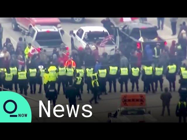 Police Start Clearing Detroit Bridge Blockade