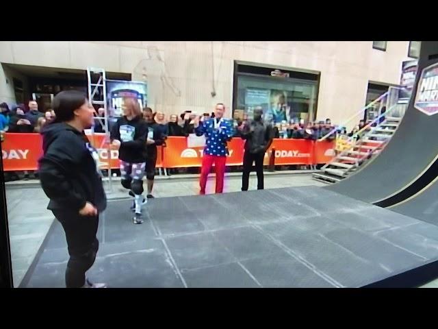 Dylan Dreyer w/her buBBle bOOty in whOOty in TIGHTS w/stars!  2/22/19