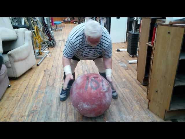 Дикуль поднял камень 160 кг в 75 лет / Cнимает видео Пискунов Вячеслав