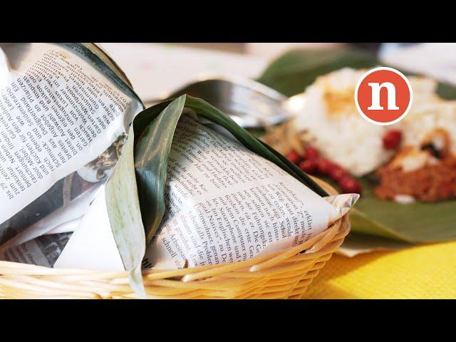 How To Wrap Nasi Lemak in Banana Leaf [Nyonya Cooking]