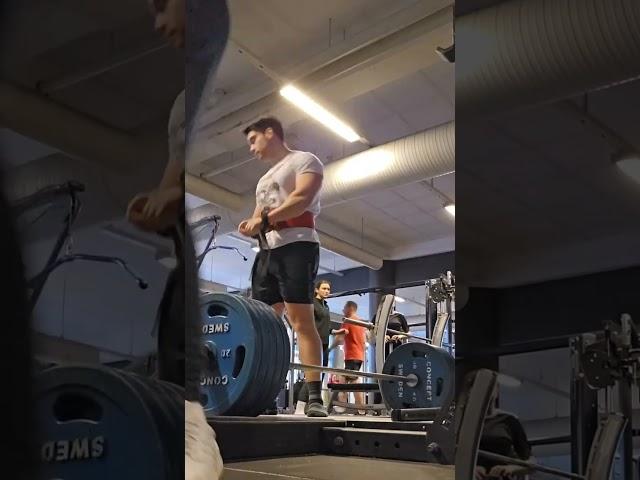 220kg / 485lbs (5 plates) for 5 reps