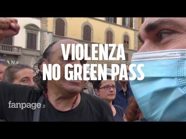 No green pass, aggressione al giornalista di Fanpage.it: "Minacciato, insultato e telecamera rotta"