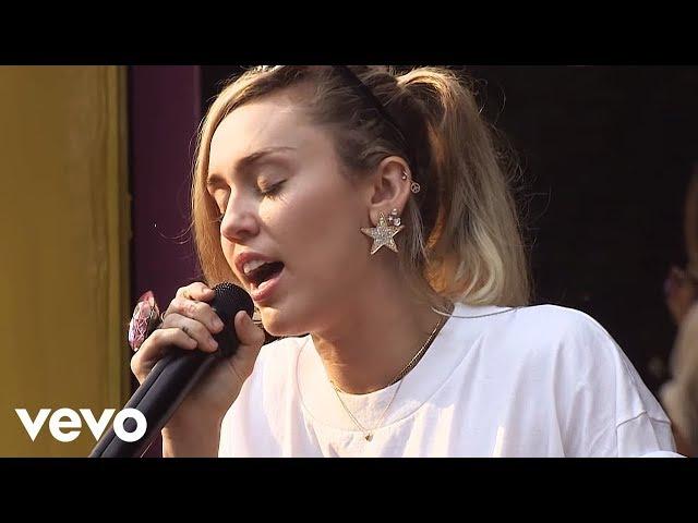 Miley Cyrus - Malibu (Live)