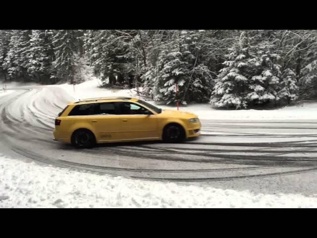 Audi RS4 Snow Drift