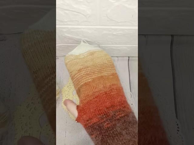 Я обожаю секционную пряжу. Всегда интересно вязать из нее, чтобы увидеть эти цветовые переходы.
