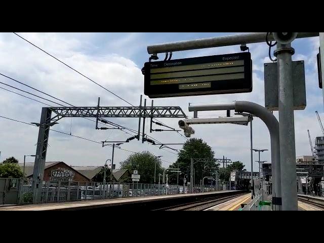 800032 Passing Hayes & Harlington