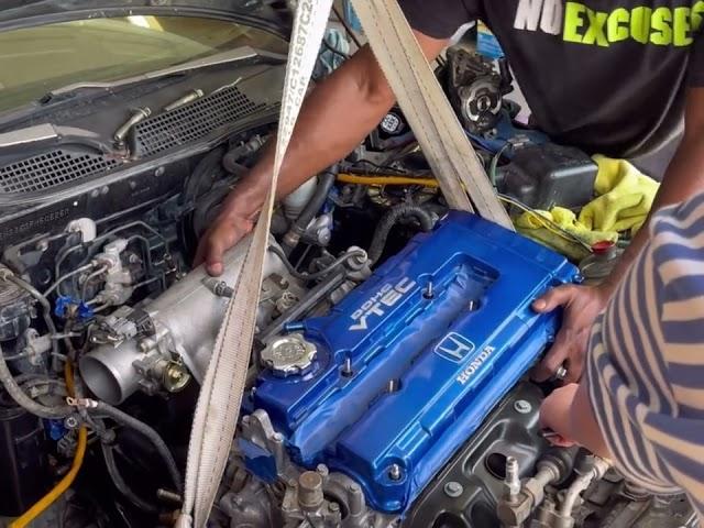 Vtec Garage - Installing the B18c Type R engine.