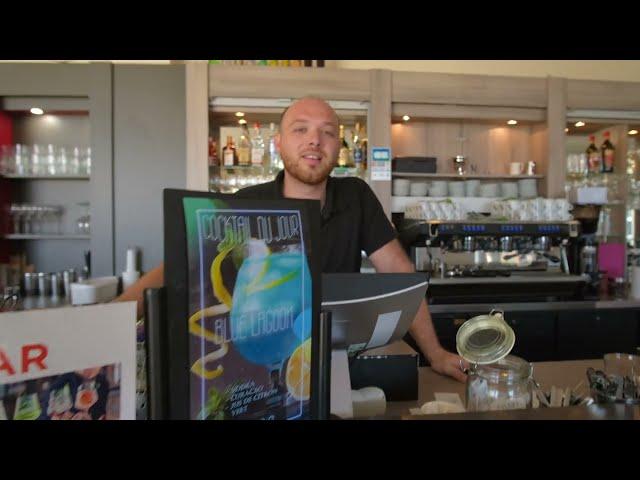 Rencontre avec Lucas, Barman au Village Club Miléade de Carqueiranne