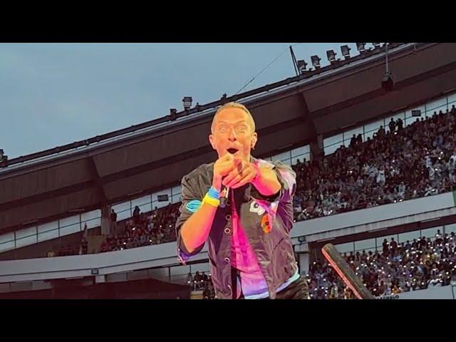 IT’S NOT EVERY DAY THAT CHRIS MARTIN FROM COLDPLAY RECOGNISES YOU IN THE CROWD FROM A PREVIOUS SHOW