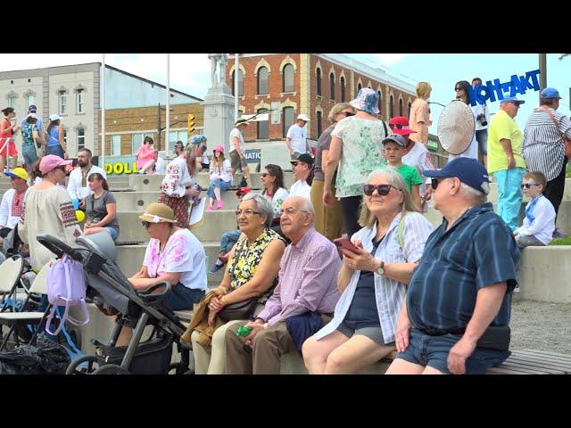 УНО Міста Barrie зорганізувало барвисте свято Дня Вишиванки на березі чудового озера Simcoe