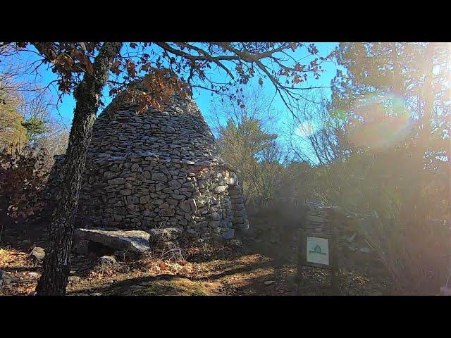 Village abandonné de Travignon, Bories et Aiguiers en Provence