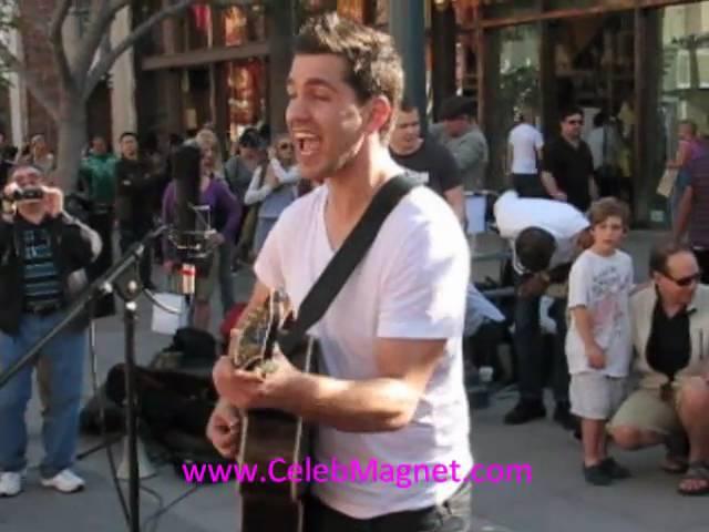 Andy Grammer Sings "Keep Your Head Up" Live On Third Street Promenad