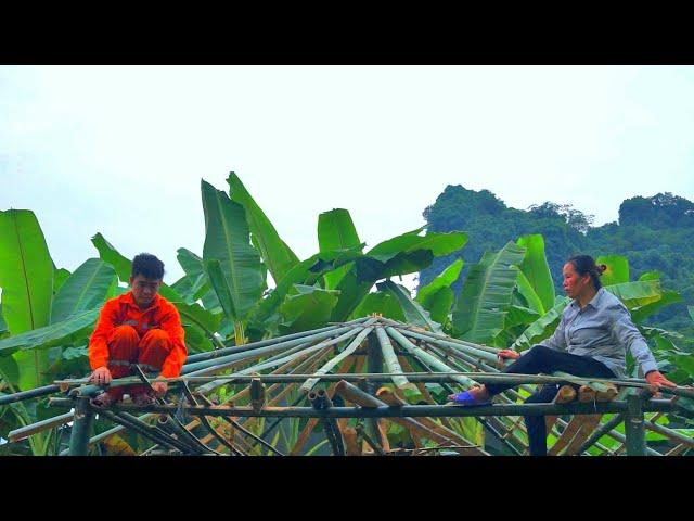 The electrician kept coming to help the poor girl. Build a bamboo house to make a living