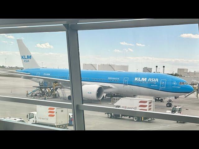 KLM Calgary to Amsterdam KL0678