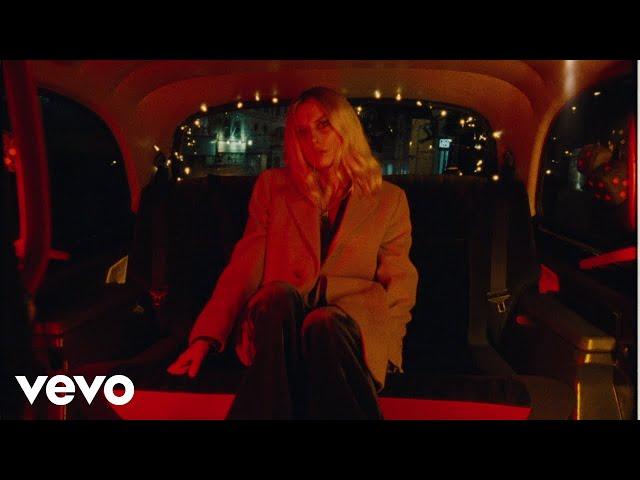 Wolf Alice - Delicious Things (Official Video)