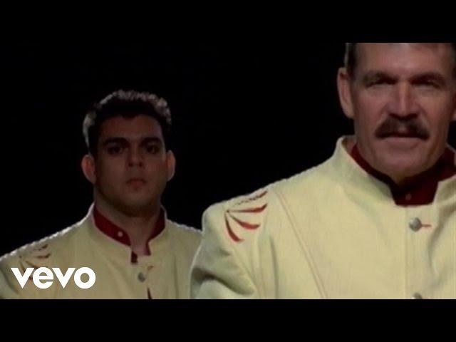 La Arrolladora Banda El Limón De René Camacho - Compárame