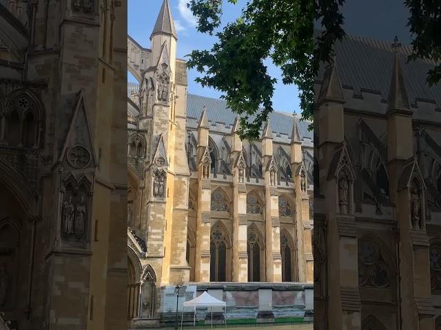 What do you hear in London? Sirens and lots of languages  #bookresearch #travel #britishheritage