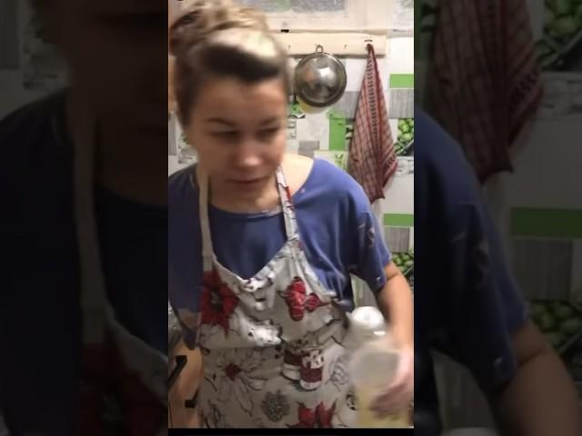ИРИШКА ЧИКИ ПИКИ И БЕЗУМНЫЙ ПАША ГОТОВЯТ БЕЛЯШИ И МИЛО БЕСЕДУЮТ