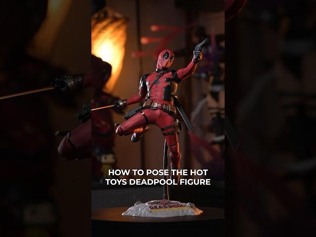 Posing Hot Toys Deadpool 