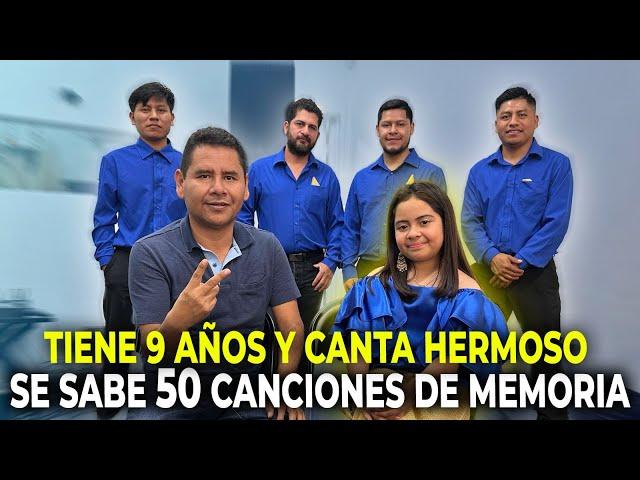 9 años y ya se sabe 50 canciones y que hermoso canta