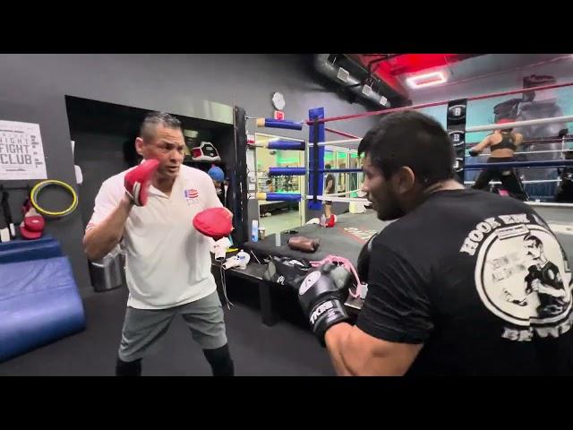 Boxing legend Virgil Hill working mitts with Ronald Cruz - esnews boxing