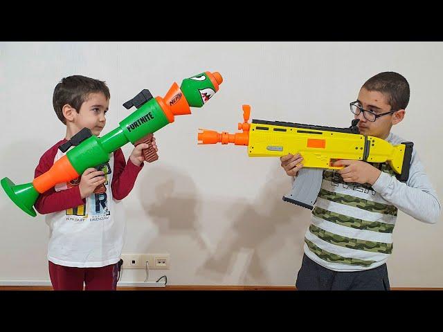 Berat ile Buğra Salonda Nerf Savaşı Yaptı. Nerf War Fun Kids Video