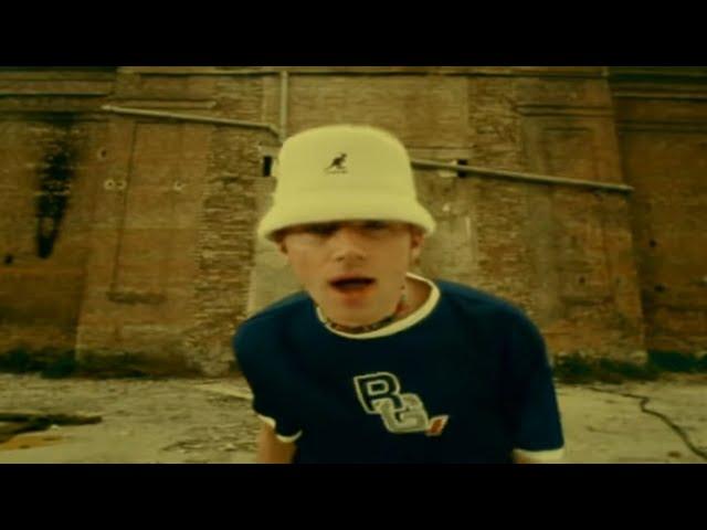 Blur - On Your Own (Official Music Video)