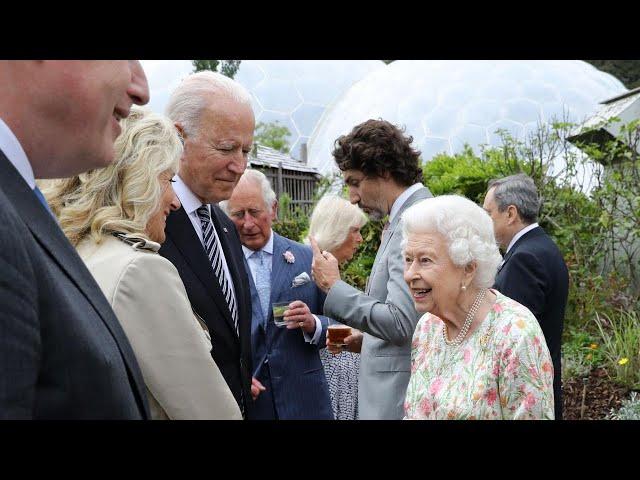 The Queen meets G7 leaders at summit reception