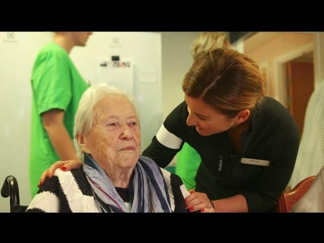 Liberta Mehmedi och Therese Saarinen aktiverar på äldreboende - Vardagspuls (TV4)