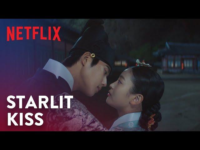 Moon Sang-min kisses Oh Ye-ju under the stars | Under The Queen’s Umbrella Ep 16 [ENG SUB]