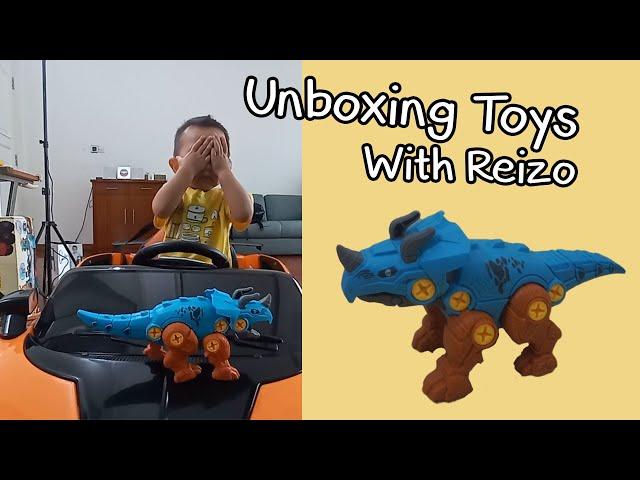 Unboxing and Build a Dinosaurs Robot with Reizo - Assembling Triceratops Toys